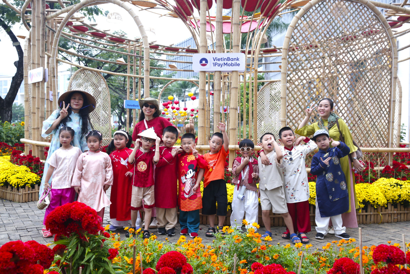 Khám phá đường hoa 'khu nhà giàu' ở TPHCM- Ảnh 2.