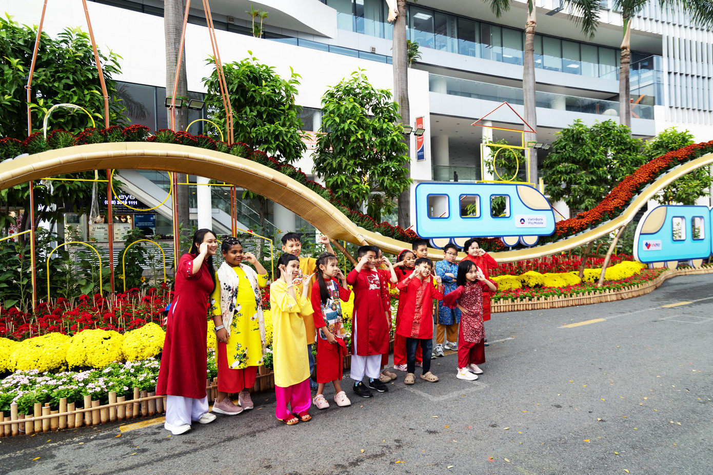 Khám phá đường hoa 'khu nhà giàu' ở TPHCM- Ảnh 6.