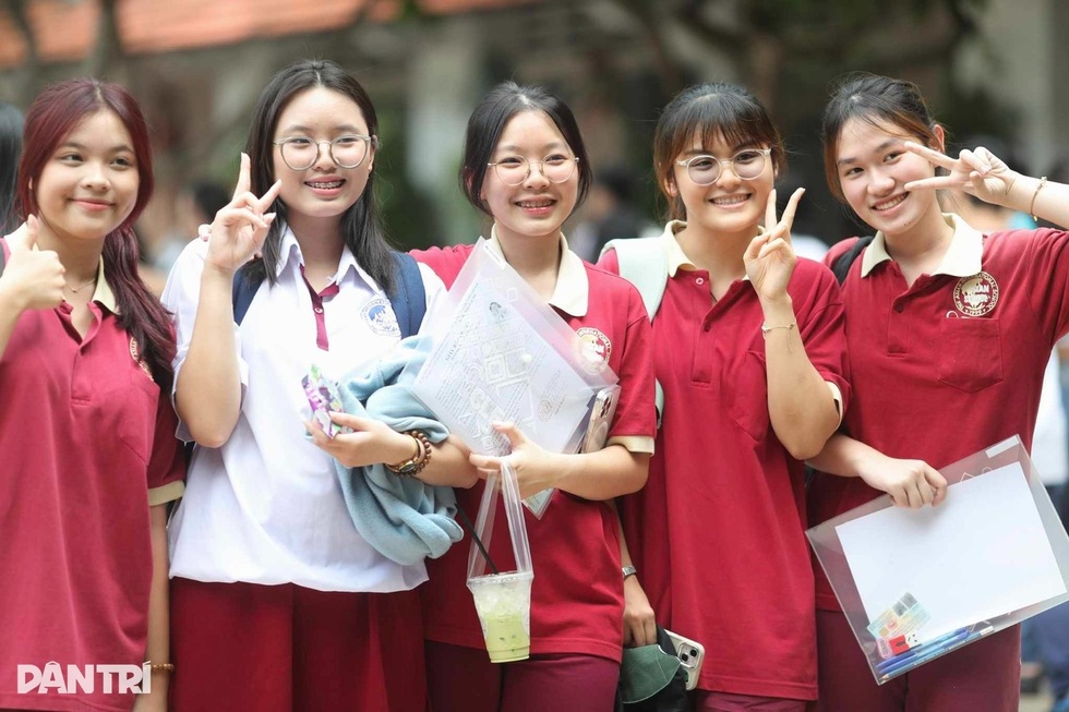 Tuyển sinh đại học 2026: Giới hạn 10 nguyện vọng là làm khó thí sinh? - 11