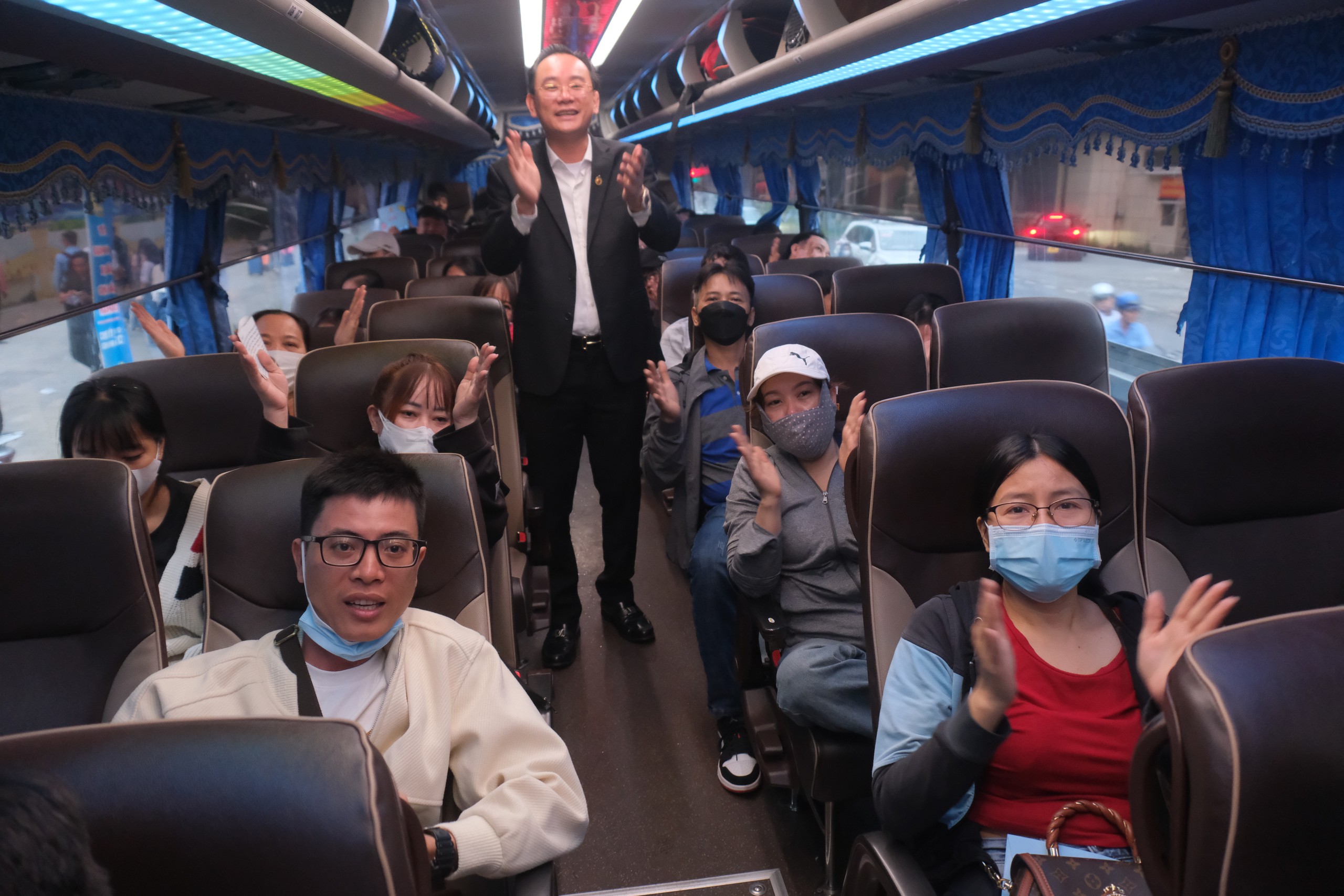 về quê đón Tết - Ảnh 2.