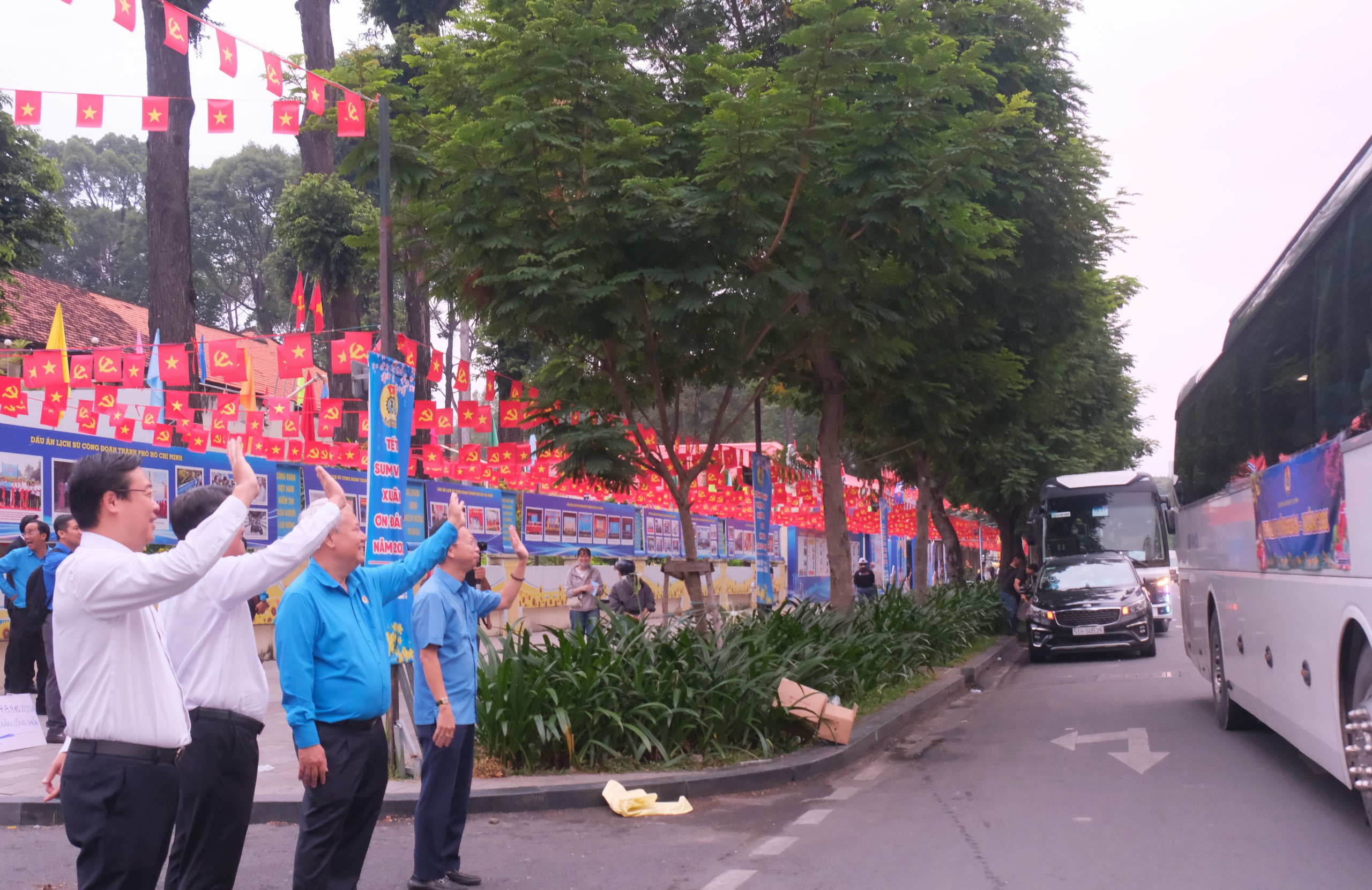 Hơn 8.000 người lao động về quê ăn Tết trên những chuyến tàu xe miễn phí - Ảnh 4.