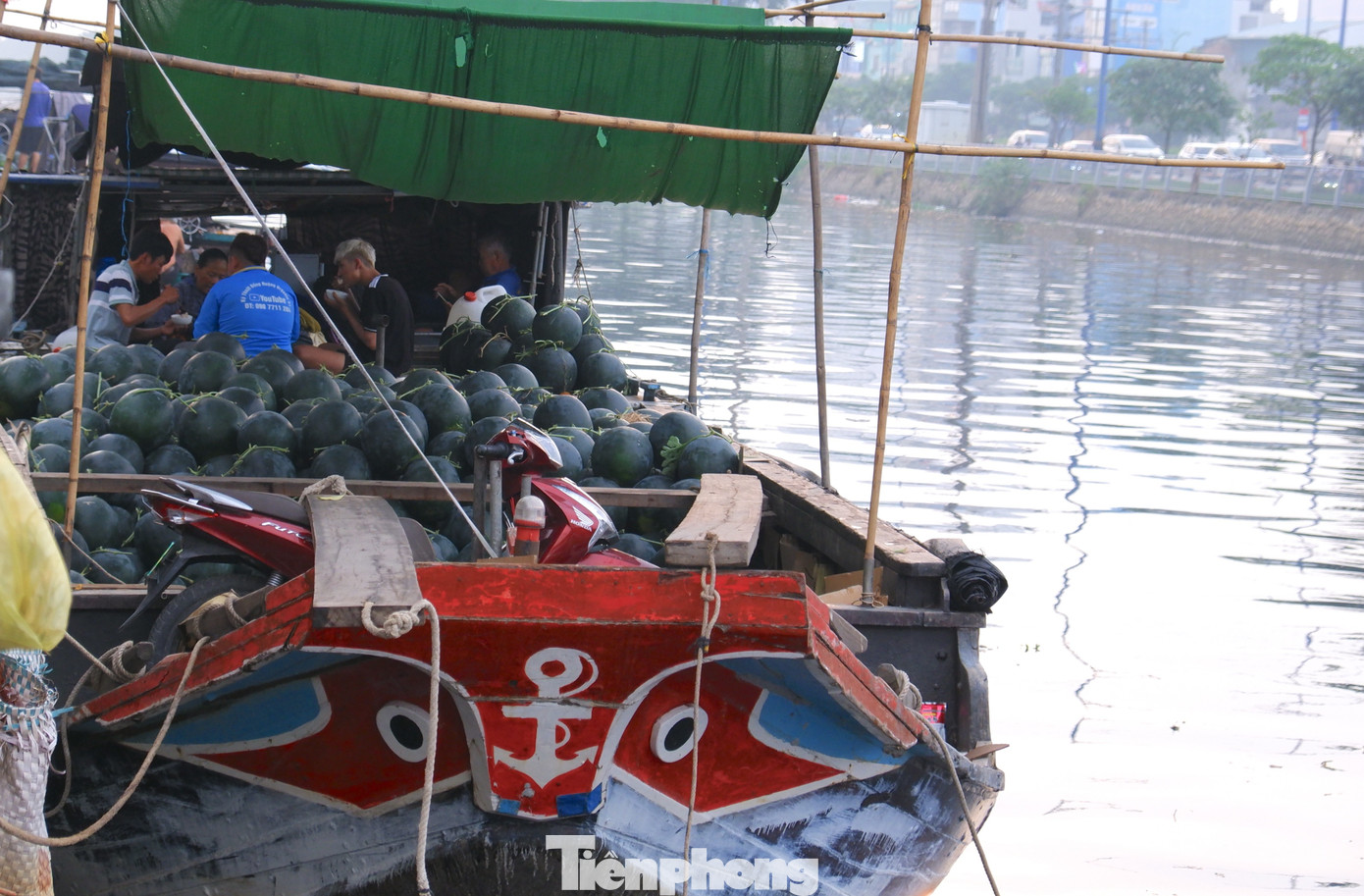 Tấp nập chợ hoa 'trên bến dưới thuyền' duy nhất ở TPHCM- Ảnh 10.