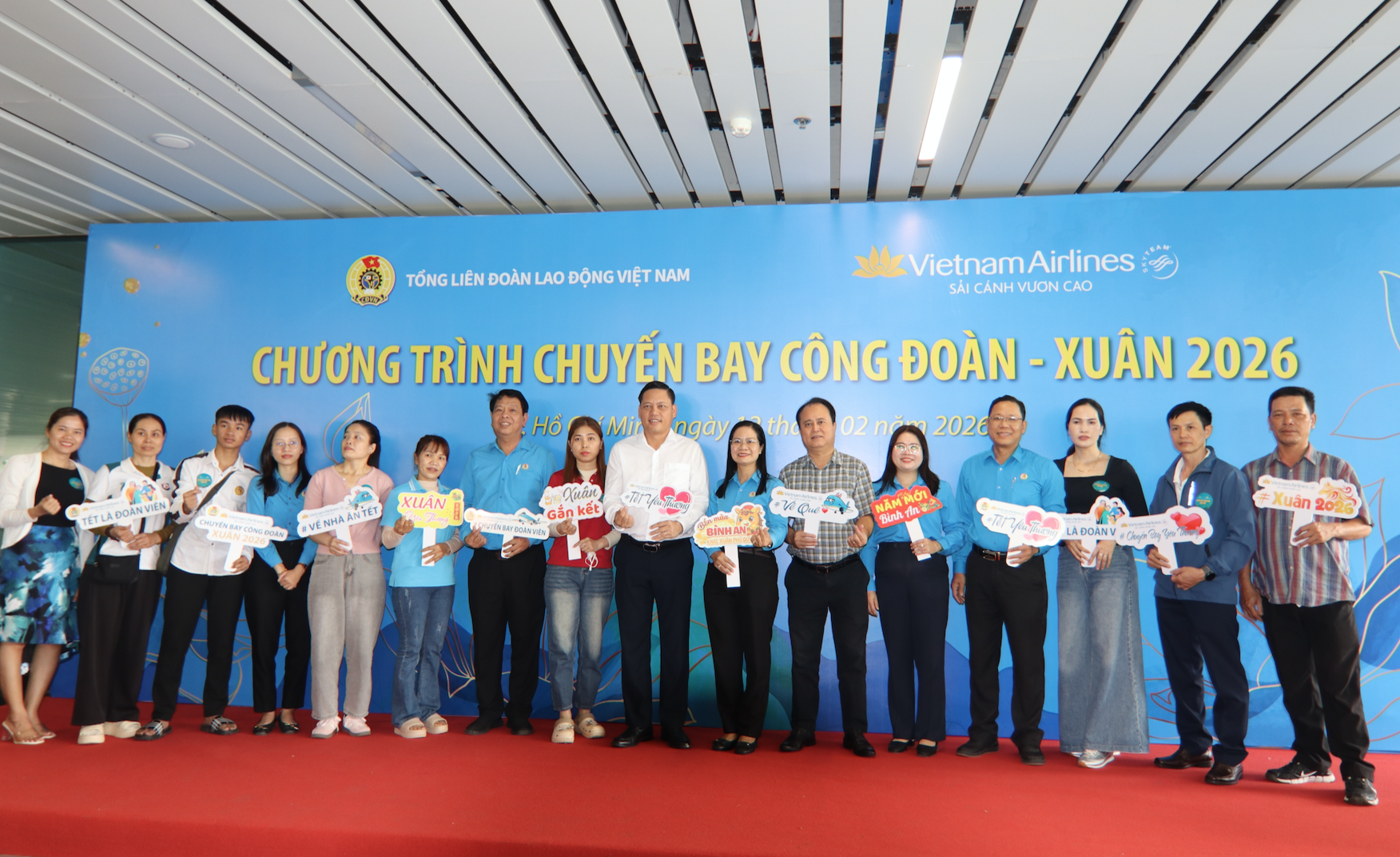 Chuyến bay Công đoàn đưa hơn 1.050 công nhân về quê đón Tết - Ảnh 5.