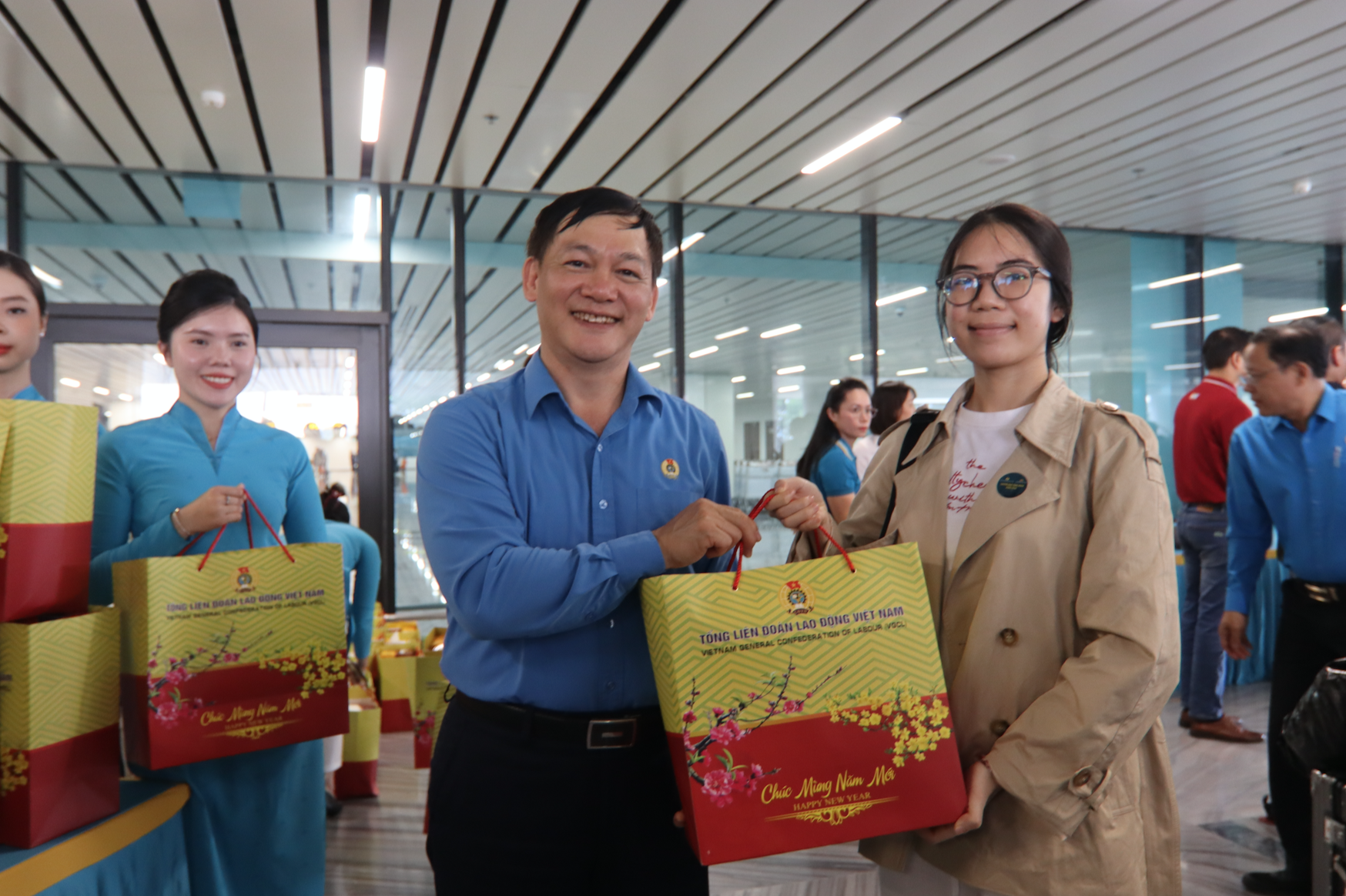 Chuyến bay Công đoàn đưa hơn 1.050 công nhân về quê đón Tết - Ảnh 7.