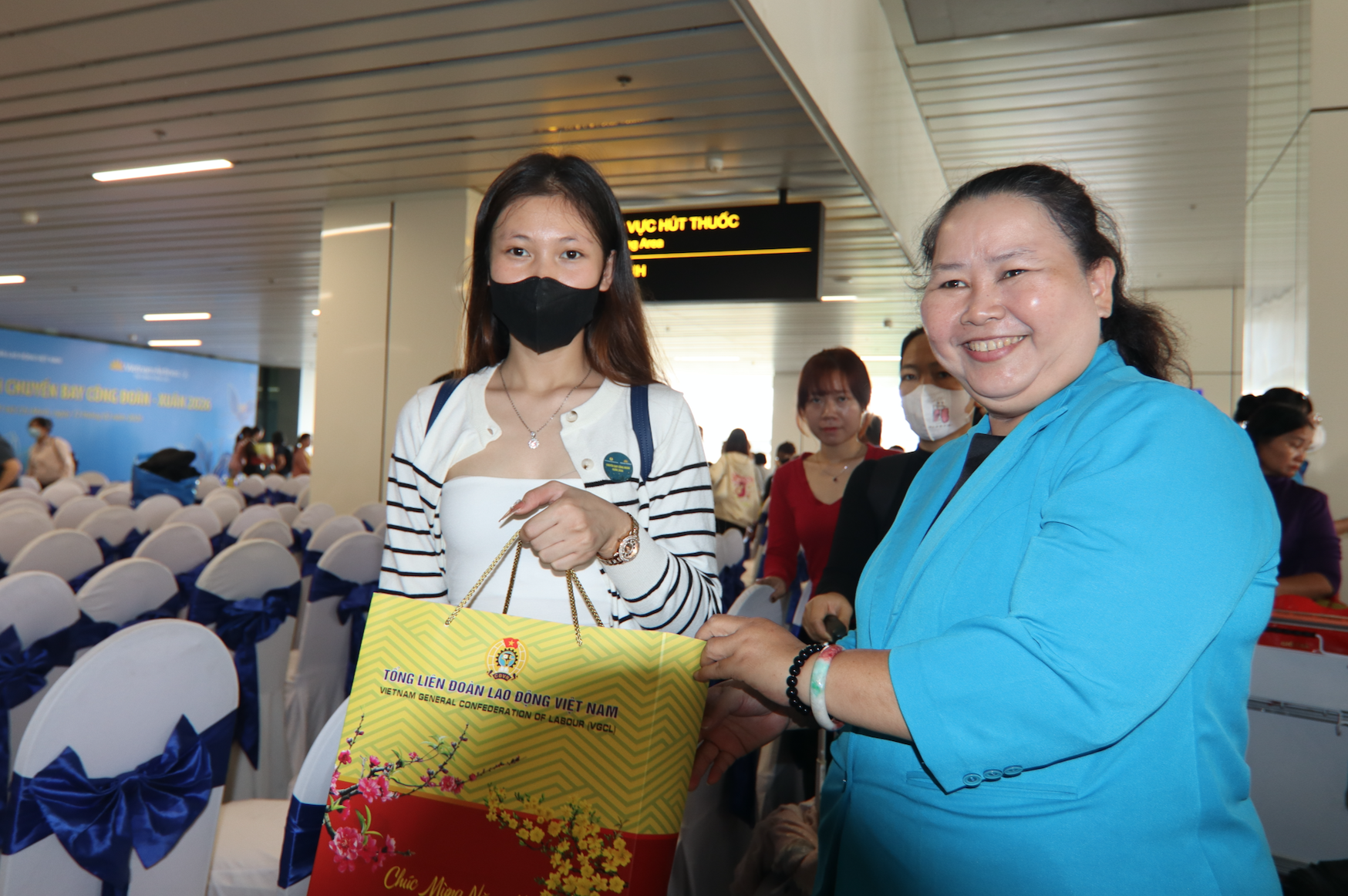 Chuyến bay Công đoàn đưa hơn 1.050 công nhân về quê đón Tết - Ảnh 8.