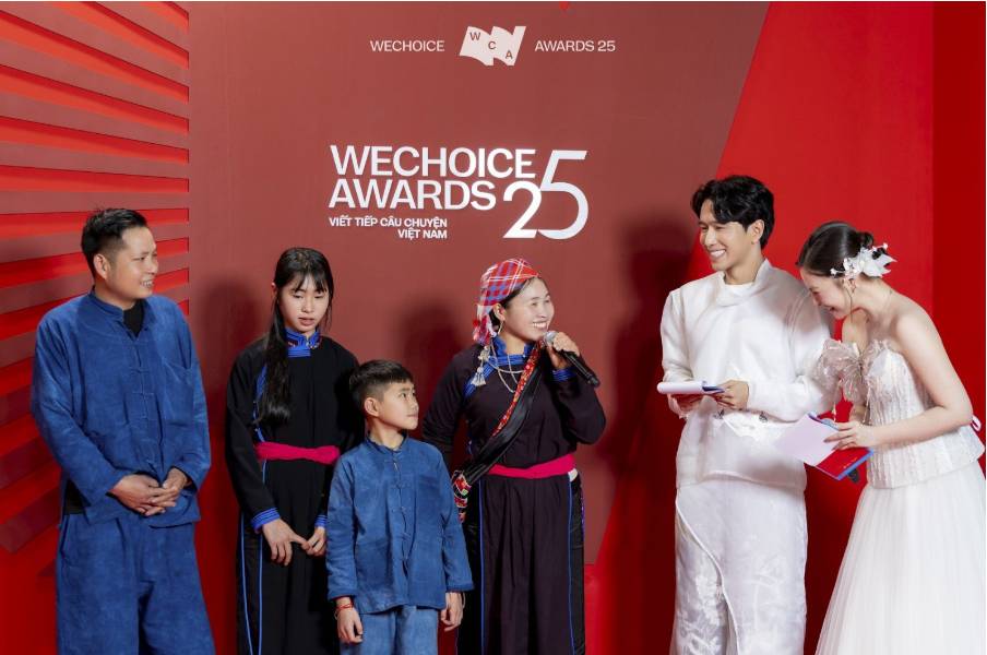 Lần đầu lên thảm đỏ WeChoice của người hùng đời thường: Diện mạo đổi nhưng tinh thần truyền cảm hứng vẫn vẹn nguyên- Ảnh 4.