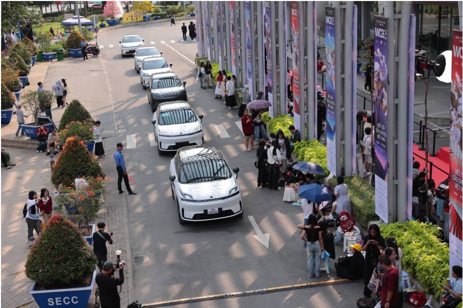 Lần đầu lên thảm đỏ WeChoice của người hùng đời thường: Diện mạo đổi nhưng tinh thần truyền cảm hứng vẫn vẹn nguyên- Ảnh 6.