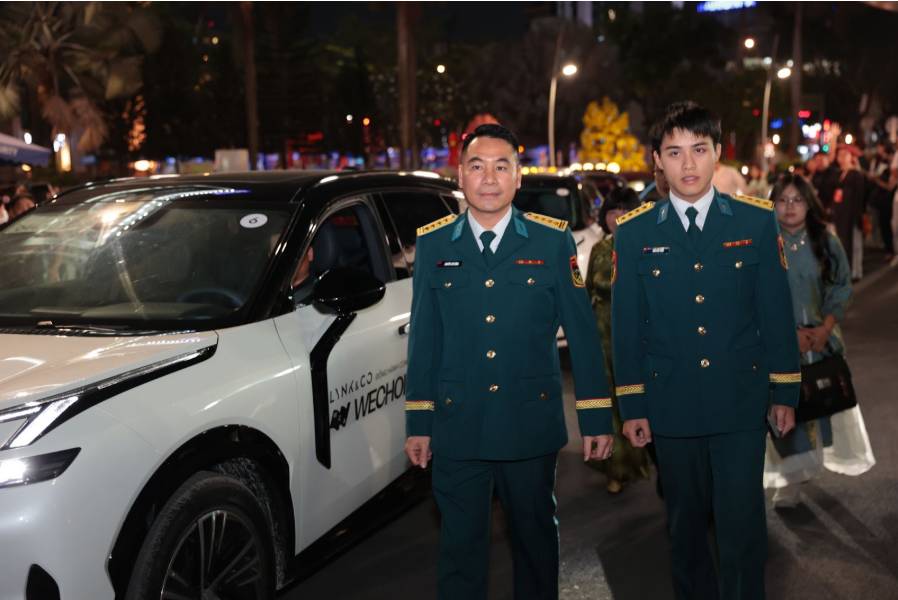 Lần đầu lên thảm đỏ WeChoice của người hùng đời thường: Diện mạo đổi nhưng tinh thần truyền cảm hứng vẫn vẹn nguyên- Ảnh 9.