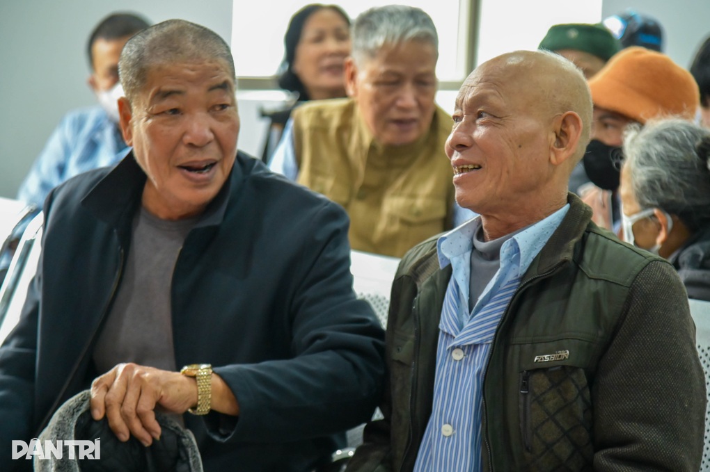 Cả gia đình bám viện chăm người bệnh, mong về nhà đón Tết - 3