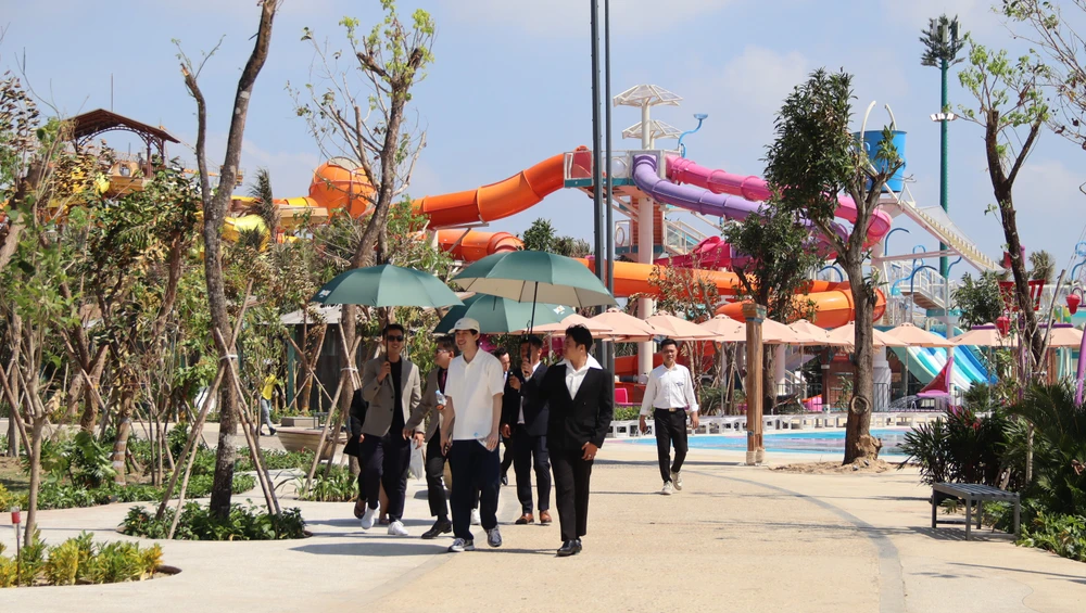 Du khách tham quan tại Công viên Sun World Vũng Tàu Aqua Adventure. Cong-vien-nuoc-h9.JPG