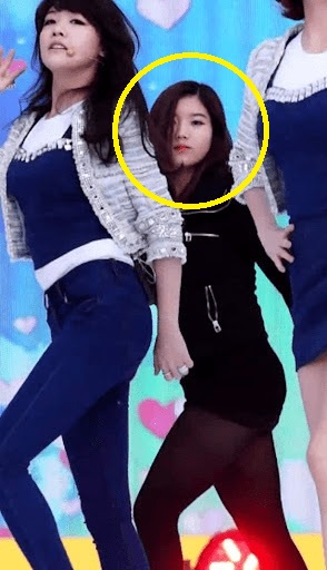 Nữ thần Waterbomb che mũi vì Nữ thần Waterbomb che mũi vì