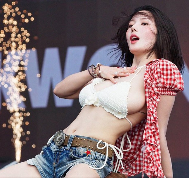 Nữ thần Waterbomb che mũi vì Nữ thần Waterbomb che mũi vì