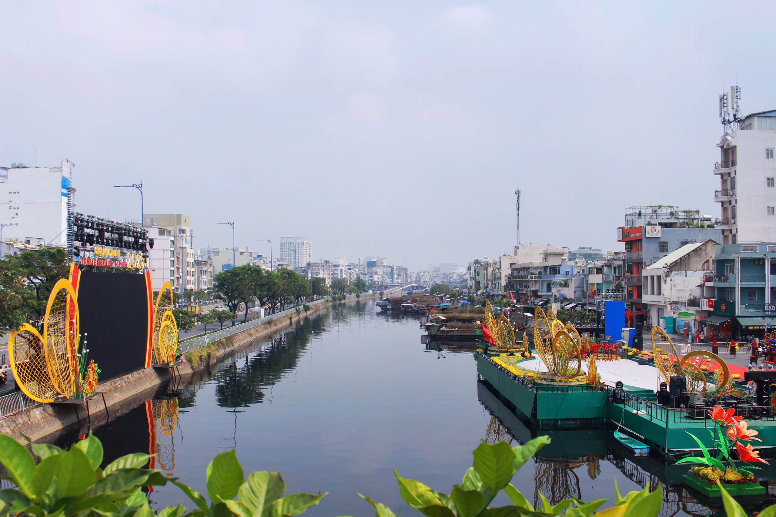 Không khí rộn ràng trước giờ khai mạc Chợ hoa xuân 