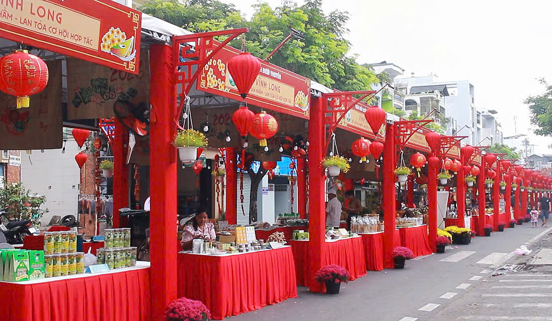 Không khí rộn ràng trước giờ khai mạc Chợ hoa xuân 