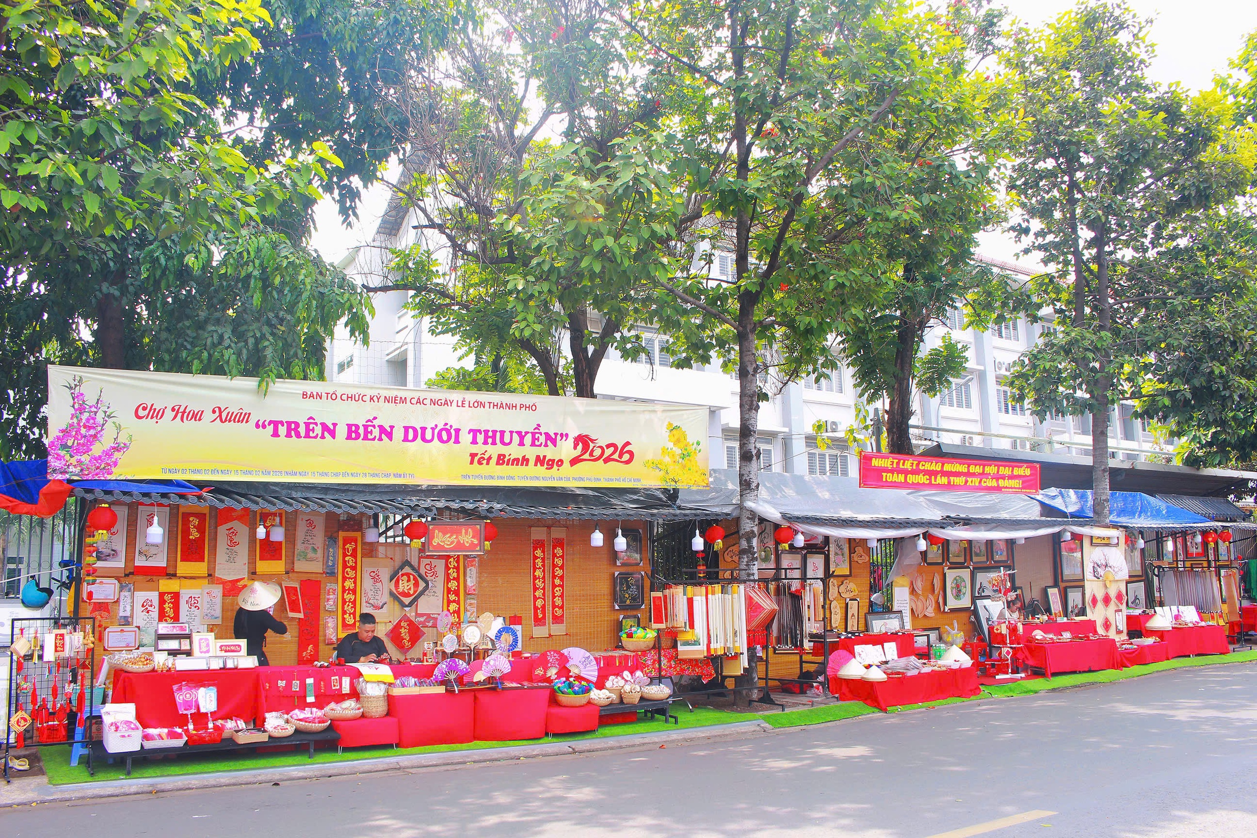 Không khí rộn ràng trước giờ khai mạc Chợ hoa xuân 