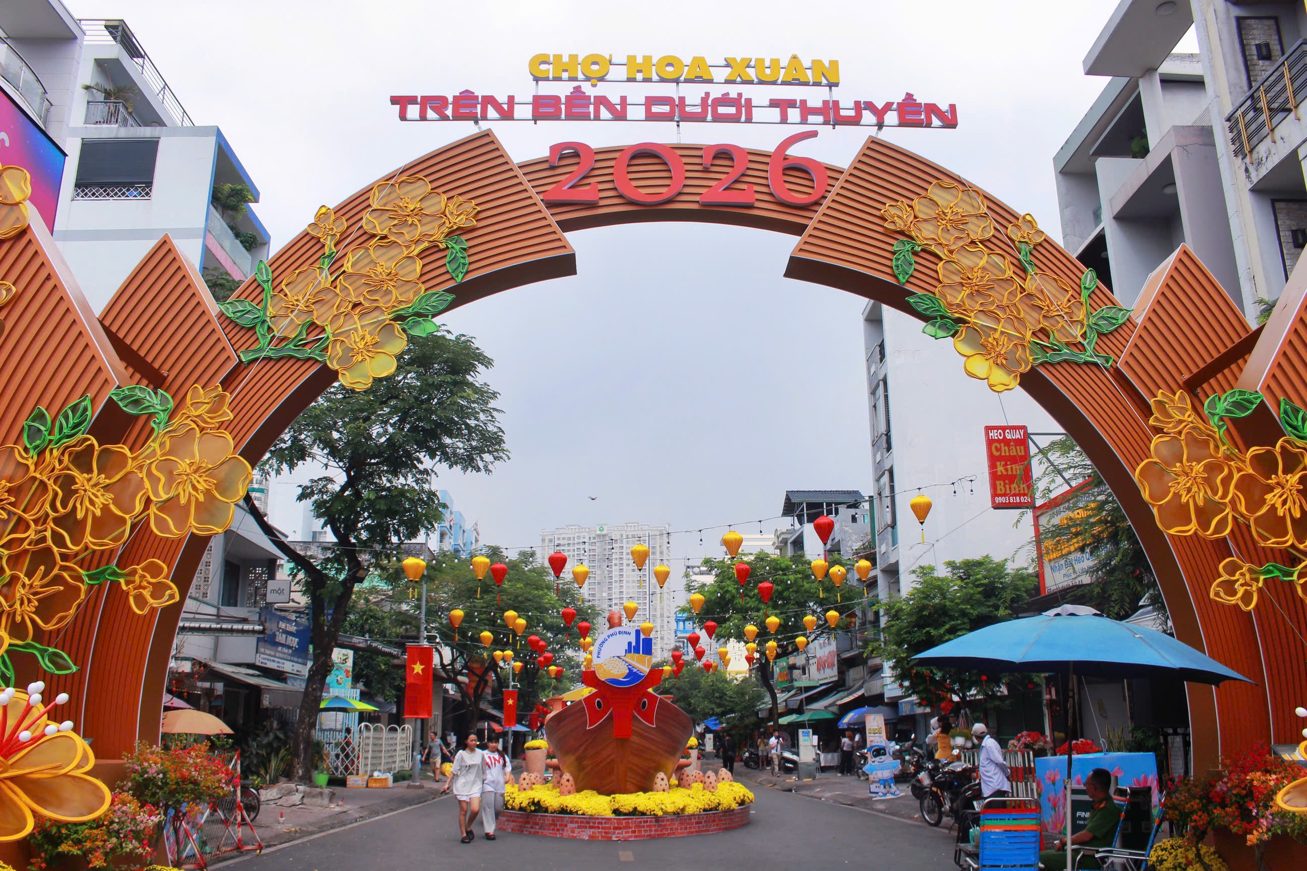 Không khí rộn ràng trước giờ khai mạc Chợ hoa xuân 