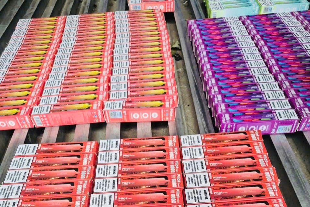 Thu giữ hơn 65.000 thiết bị thuốc lá điện tử quá cảnh, trị giá 9 tỷ đồng - 2