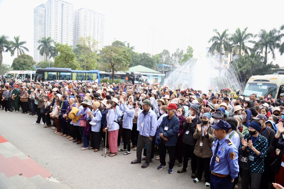 Bệnh nhân ấm lòng vì điều tốt đẹp từ bữa cơm tất niên, chuyến xe 0 đồng - 7