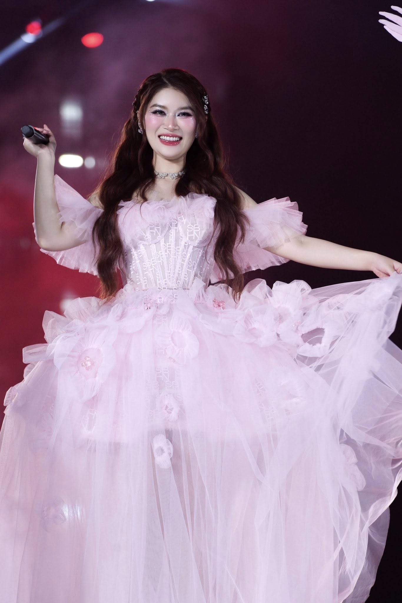 Tiểu thư 7000 tỷ nghiện màu hồng quanh năm, chỉ làm điều này vào Mùng 1 vì tin phong thủy- Ảnh 3.