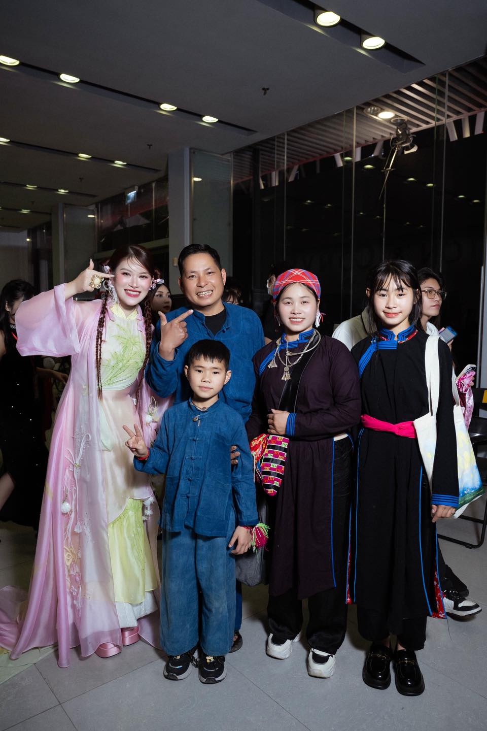 Tiểu thư 7000 tỷ nghiện màu hồng quanh năm, chỉ làm điều này vào Mùng 1 vì tin phong thủy- Ảnh 8.