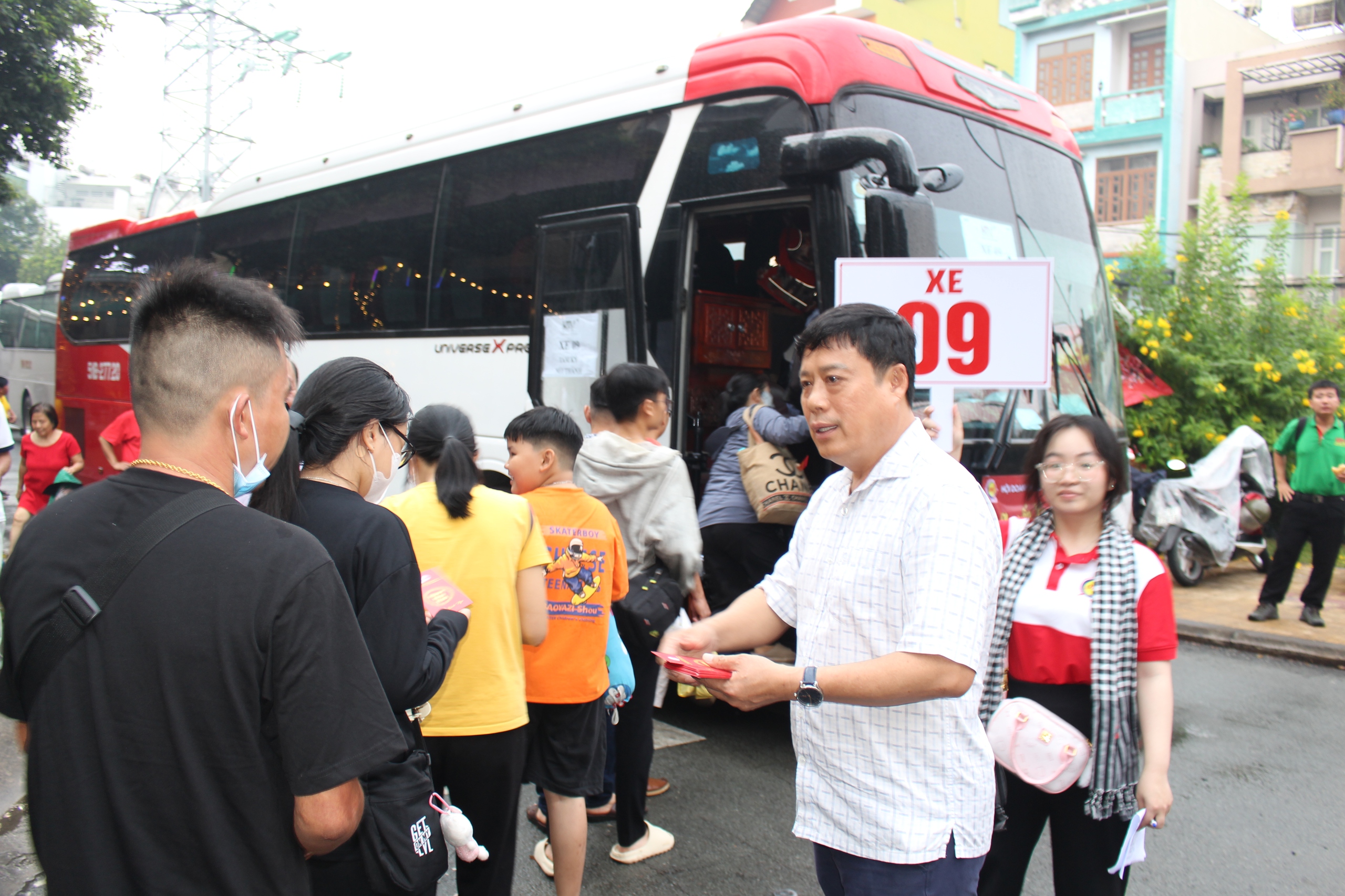 Điều đặc biệt về chuyến xe nghĩa tình ‘bao’ từ A đến Z   - Ảnh 4.