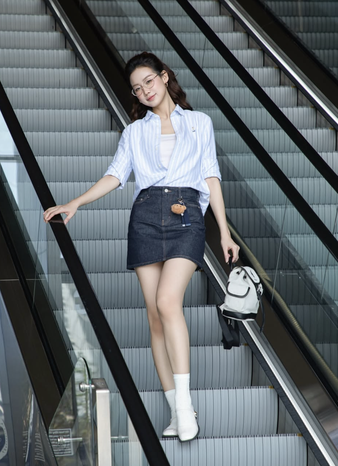 Áo sơ mi kẻ sọc và những công thức phối đồ dễ áp dụng hằng ngày- Ảnh 2.