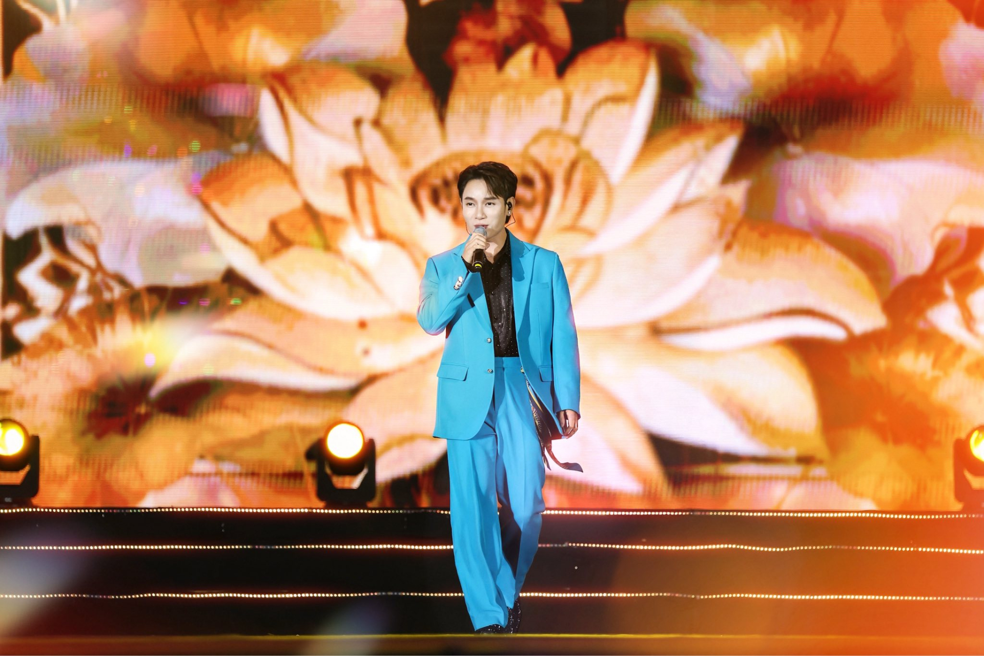 Xôn xao hình ảnh Trúc Nhân được Công an áp giải, Cục Cảnh sát nhắc tên - Cả MXH 