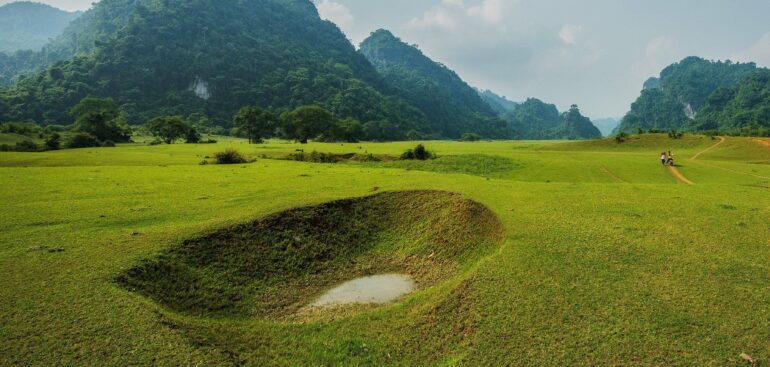 Phát hiện hồ nước cách Hà Nội hơn 100km, cảnh xung quanh hoang sơ, du khách nhận xét: 