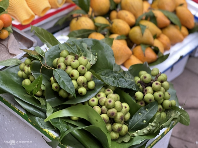 Mỗi kg quả sung bày mâm ngũ quả có giá 300.000 đồng một kg, ngày 25 tháng Chạp. Ảnh: Phương Hoàng