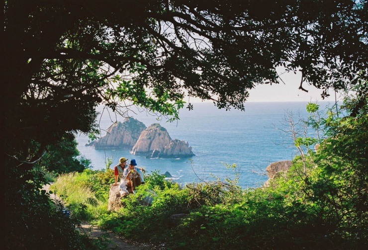 Đảo Bích Đầm là địa điểm du lịch gây sốt trên mạng xã hội, hấp dẫn du khách tìm tới để trải nghiệm vẻ đẹp hoang sơ, thanh bình. Ảnh: Lê Duy Hải 