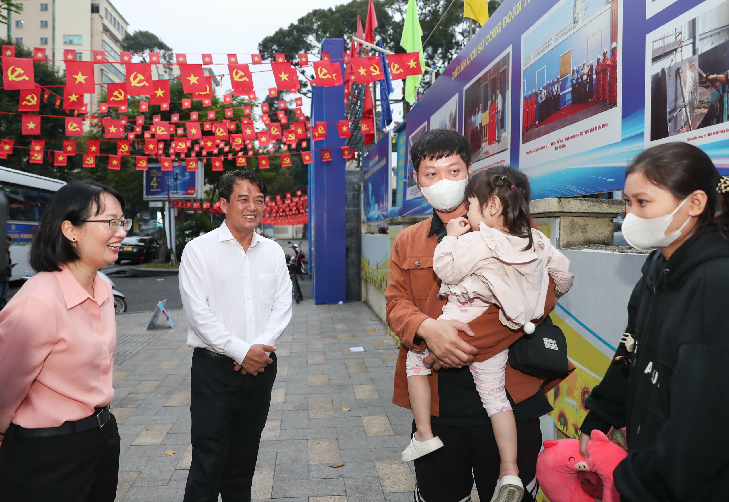 Háo hức về quê đón Tết trong niềm vui sum vầy 3 Háo hức về quê đón Tết trong niềm vui sum vầy - Ảnh 1.