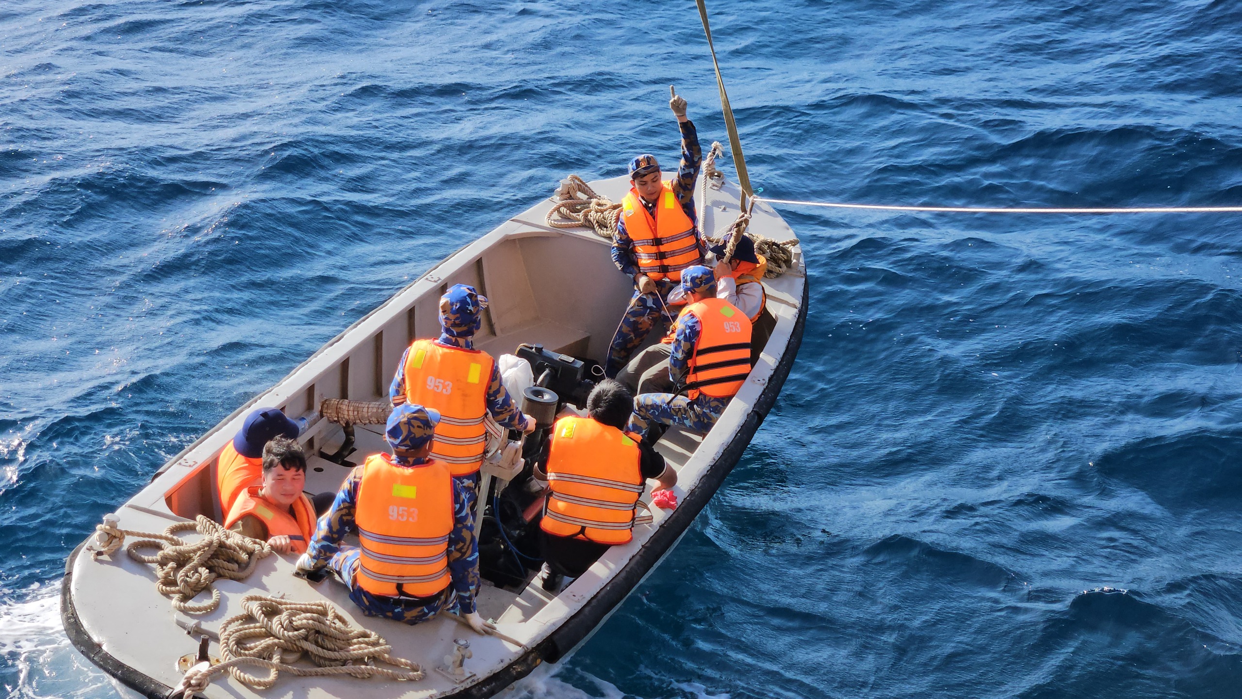 Trải nghiệm đu dây lên nhà giàn DK1 giữa biển khơi đầy phấn khích năm 2026 - Ảnh 5. Trải nghiệm đu dây lên nhà giàn DK1 giữa biển khơi đầy phấn khích năm 2026 - Ảnh 5.