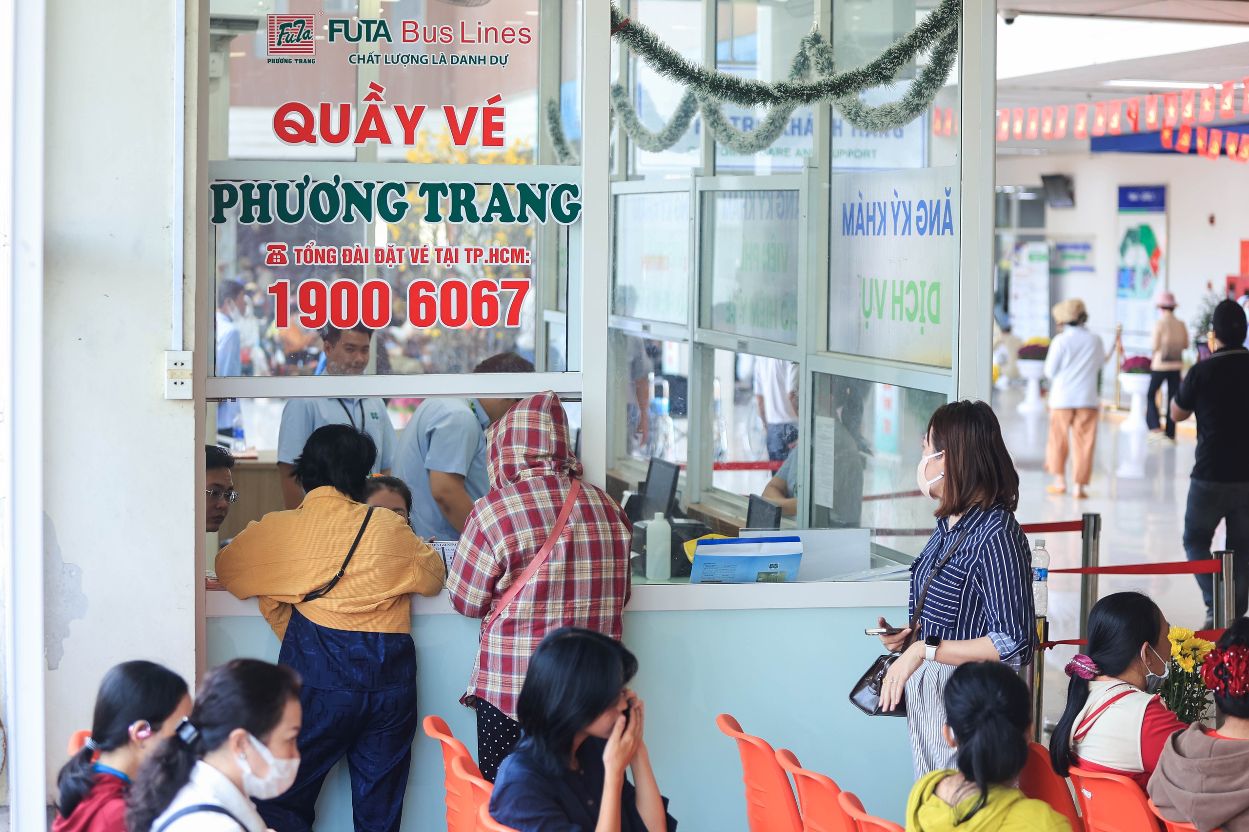 Xe Phương Trang trung chuyển miễn phí tại bệnh viện TP . HCM giúp bệnh nhân giảm nhọc nhằn - Ảnh 4.