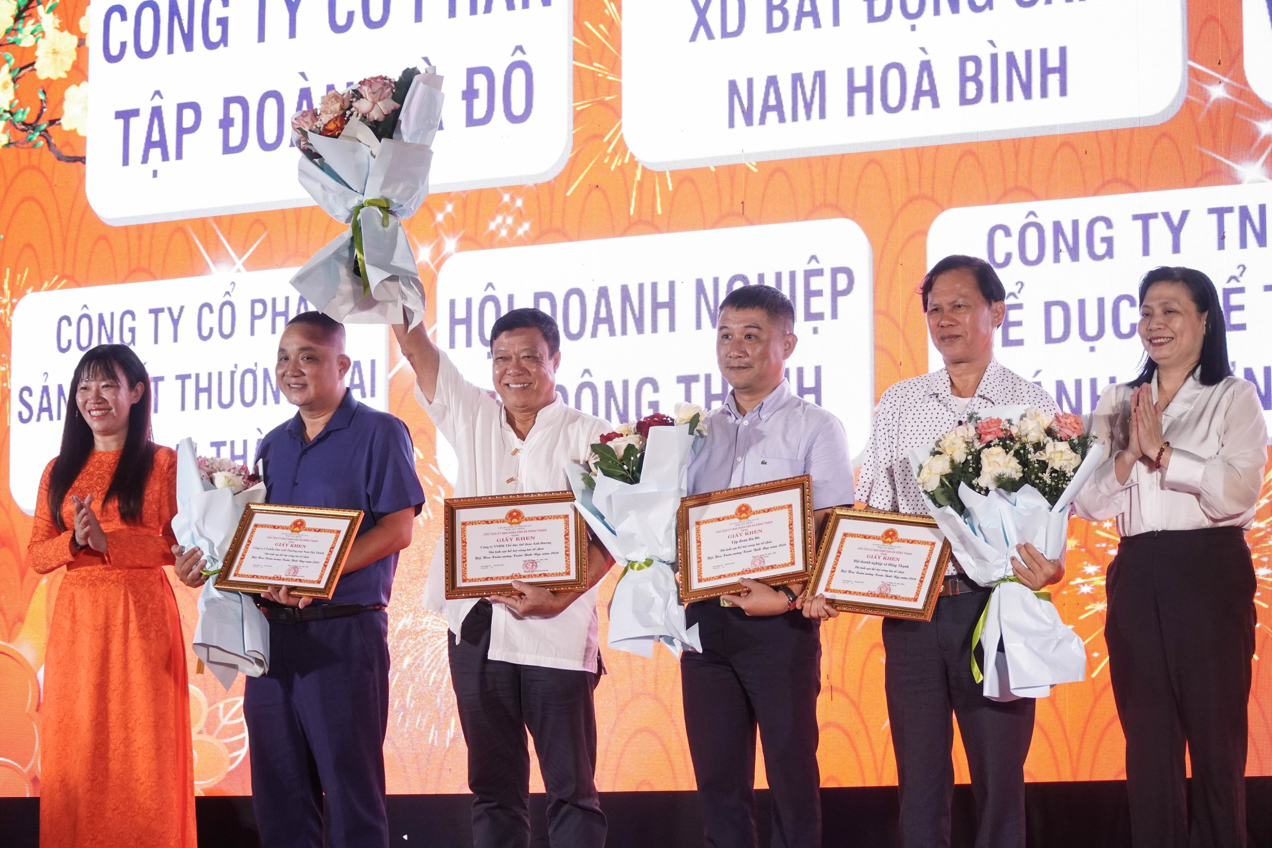 Xã có dân số đông thứ 10 cả nước rộn ràng khai mạc Hội hoa xuân - Ảnh 9.