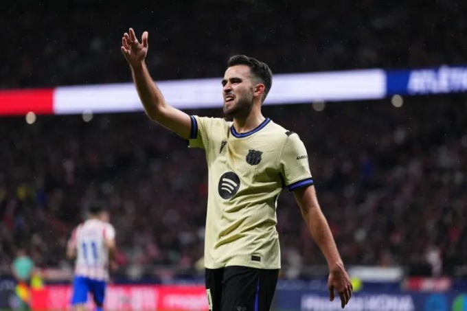 Eric Garcia phản ứng sau khi phải nhận thẻ đỏ trực tiếp trong trận Atletico 4-0 Barca ở bán kết lượt đi Cup Nhà vua tối 12/2. Ảnh: AFP