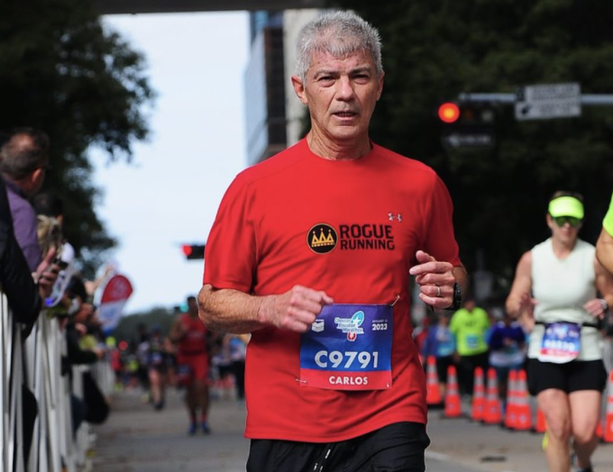 Carlos Sanchez thi đấu một giải marathon năm 2023. Ảnh: Carlos Sanchez