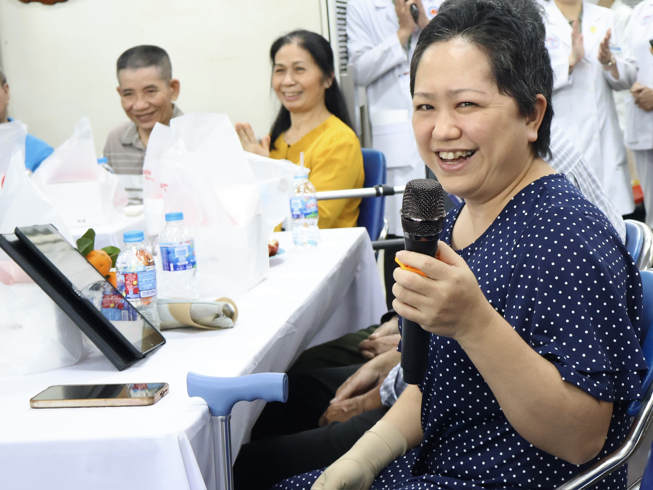 Tiệc tất niên đặc biệt ở Bệnh viện Chợ Rẫy: Khoảnh khắc khiến bệnh nhân nghẹn ngào - Ảnh 3.