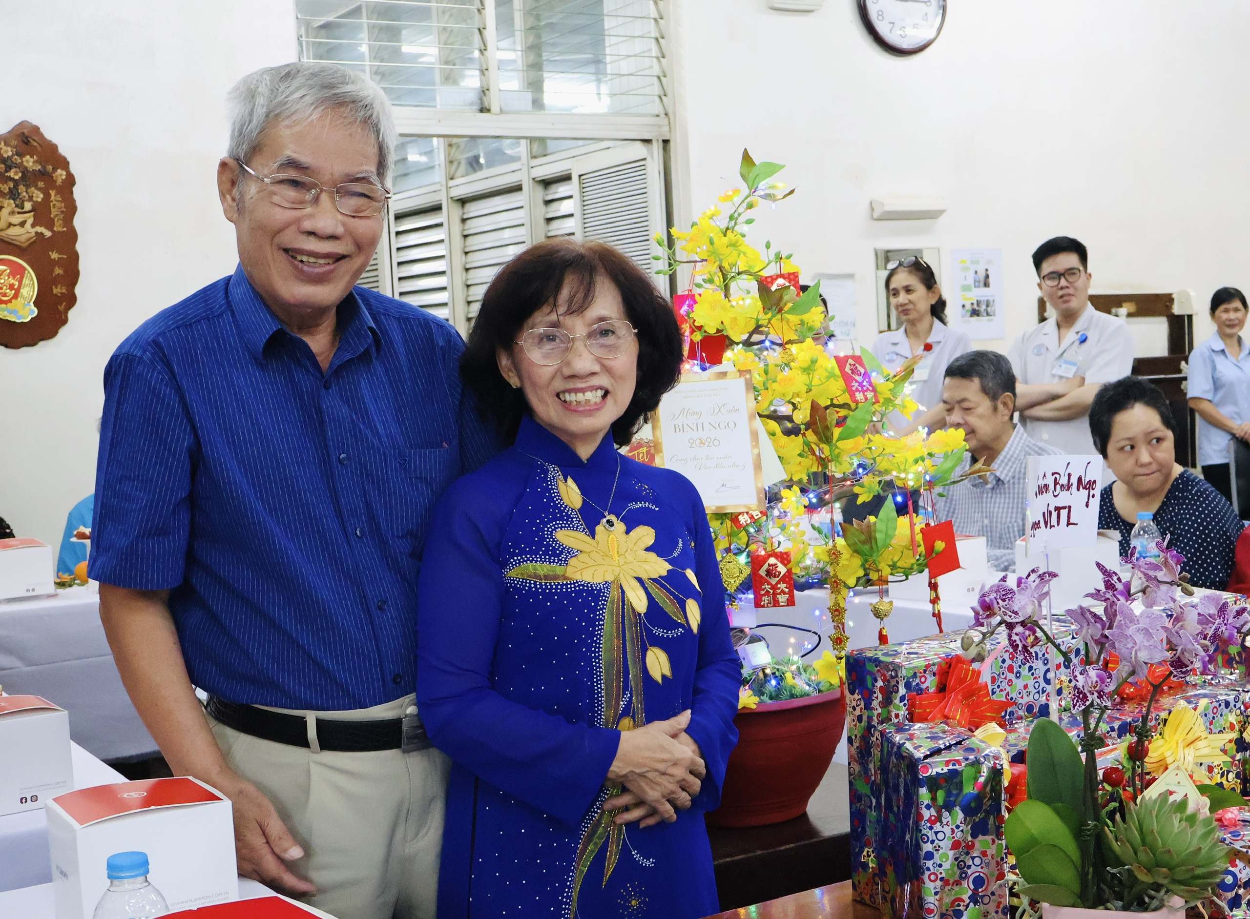 Tiệc tất niên đặc biệt ở Bệnh viện Chợ Rẫy: Khoảnh khắc khiến bệnh nhân nghẹn ngào - Ảnh 4.