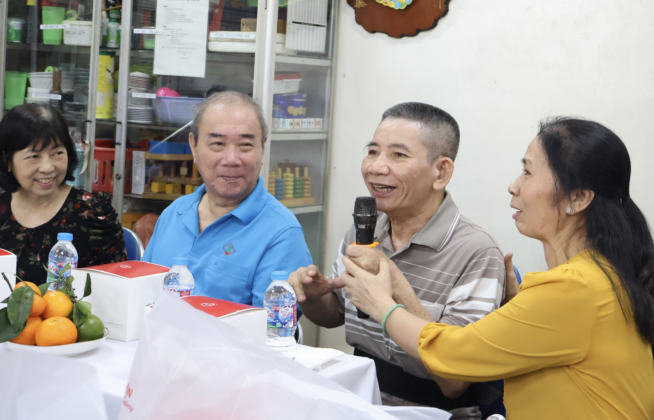 Tiệc tất niên đặc biệt ở Bệnh viện Chợ Rẫy: Khoảnh khắc khiến bệnh nhân nghẹn ngào - Ảnh 8.