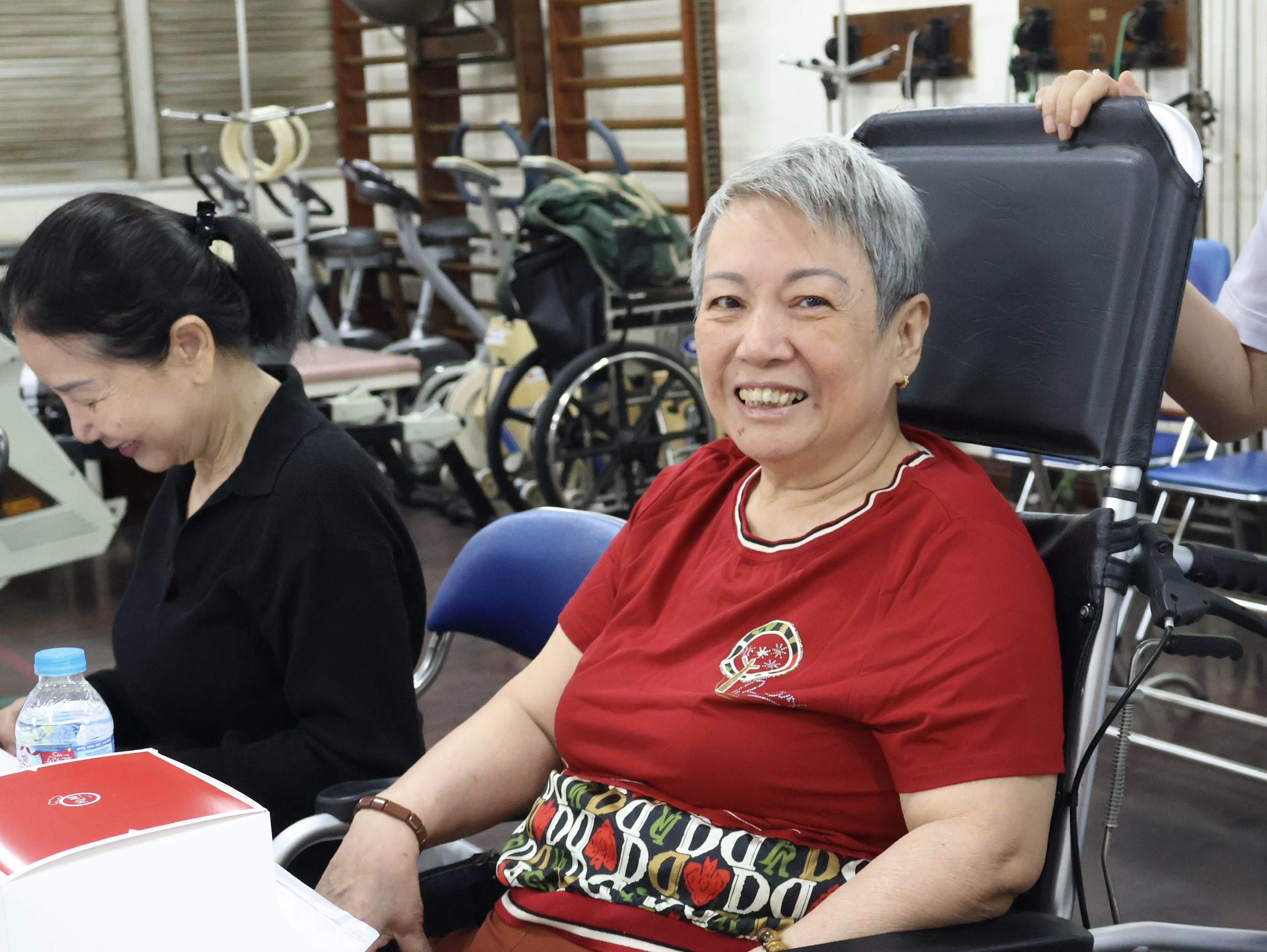 Tiệc tất niên đặc biệt ở Bệnh viện Chợ Rẫy: Khoảnh khắc khiến bệnh nhân nghẹn ngào - Ảnh 10.