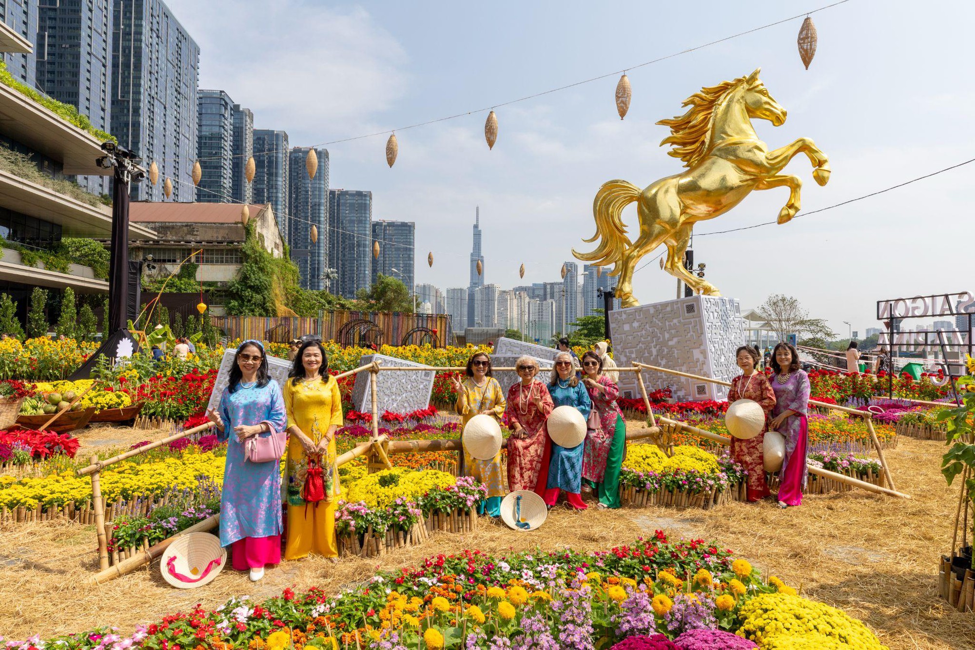 Công viên hoa Saigon Marina IFC: mùa xuân về trên bến cảng Ba Son- Ảnh 4.