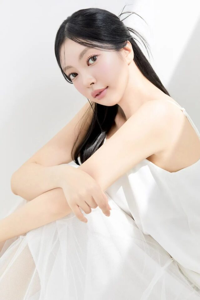 Nữ ca sĩ đột ngột biến mất, 5 năm sau tái xuất 