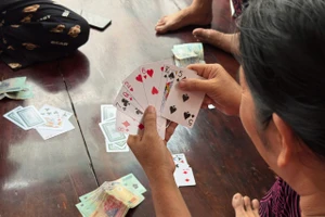 Cho mượn nhà đánh bài dịp Tết: Có bị coi là chứa chấp tội phạm?