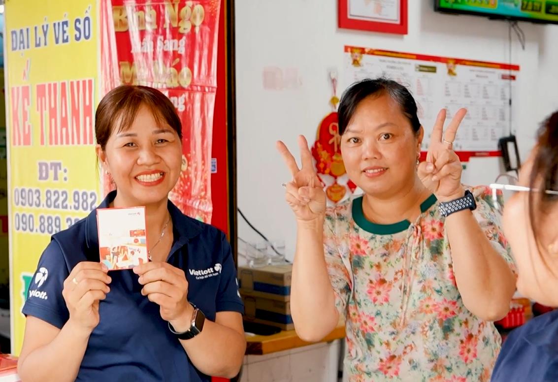 Bà chủ điểm bán vé trúng: Nhiều người tới 'xin vía' - Ảnh 3.