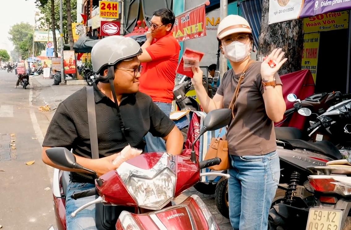 Bà chủ điểm bán vé trúng: Nhiều người tới 'xin vía' - Ảnh 4.