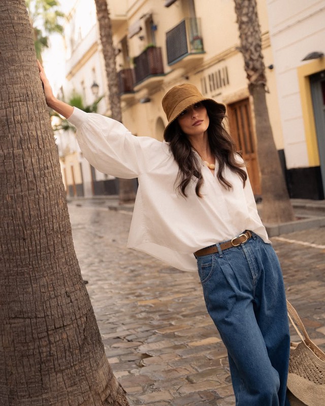 Cách phối áo sơ mi trắng, sơ mi thêu hoa đẹp nhất mùa xuân 2026- Ảnh 4.