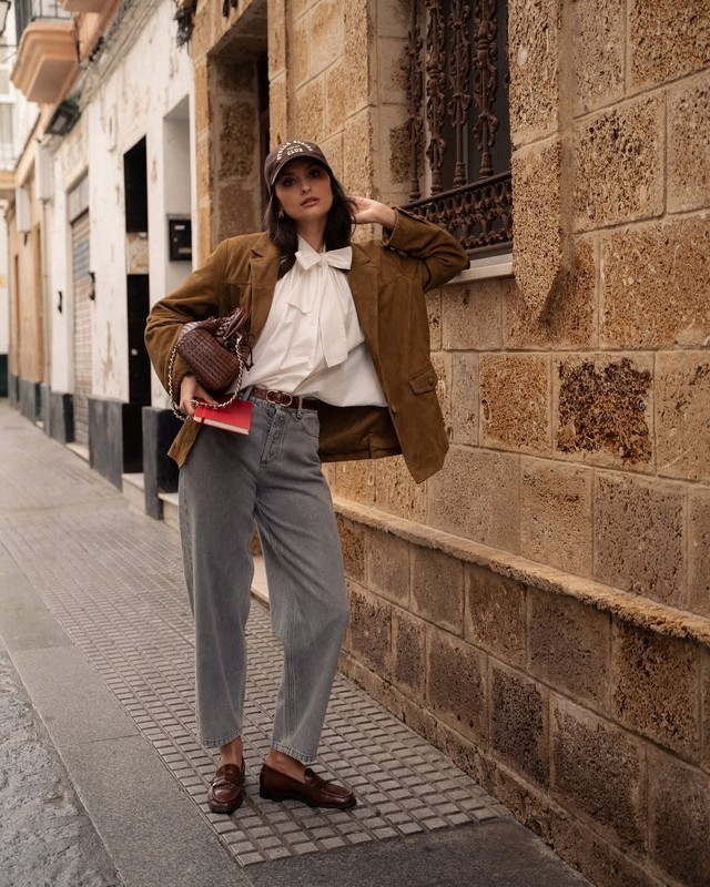 Cách phối áo sơ mi trắng, sơ mi thêu hoa đẹp nhất mùa xuân 2026- Ảnh 8.