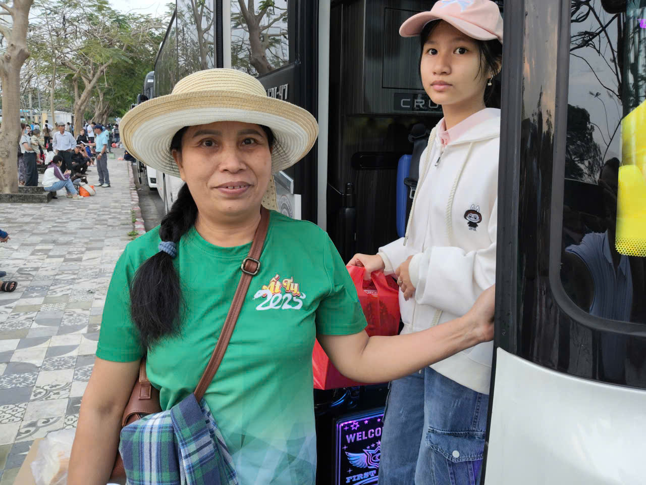 Tây Ninh: 45 chuyến xe miễn phí đưa gần 2.000 người về quê đón Tết - Ảnh 5.