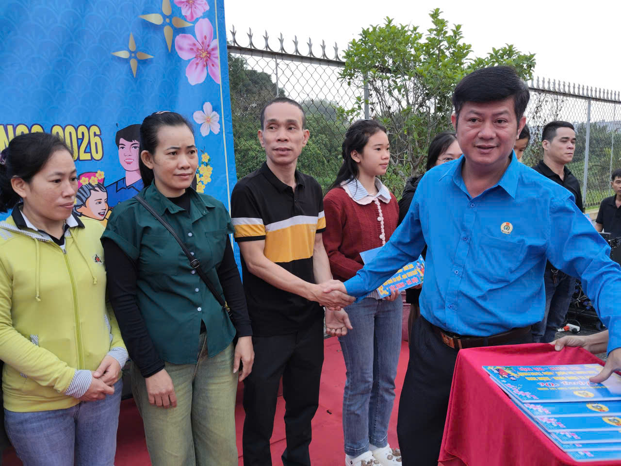 Tây Ninh: 45 chuyến xe miễn phí đưa gần 2.000 người về quê đón Tết - Ảnh 9.