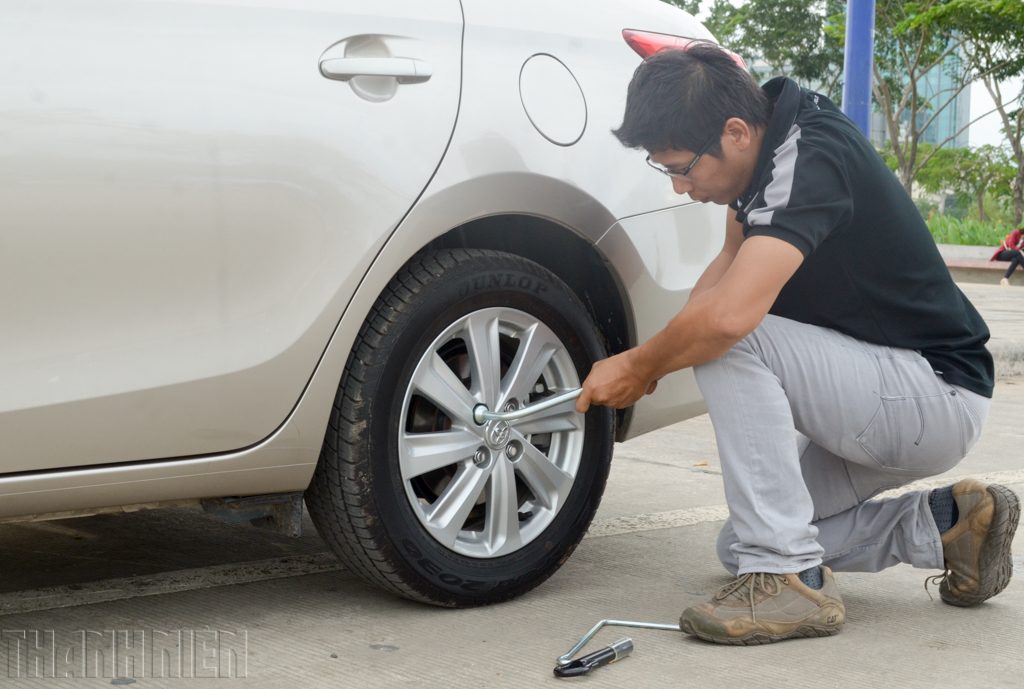 Những vật dụng ‘cứu hộ’ bắt buộc phải có khi lái ô tô đường dài - Ảnh 3.